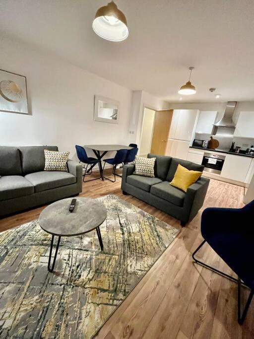 Spacious 2 Bed Ground Floor Apartment, Free Parking, Close To Historic Dockyard & Gunwharf Quays Portsmouth Esterno foto